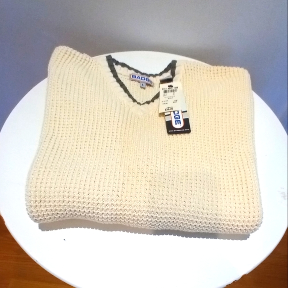 (NWT) BADGE Knitted Sweater